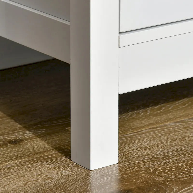 Weißes Sideboard mit 4 Türen aus gehärtetem Glas und verstellbaren Einlegeböden