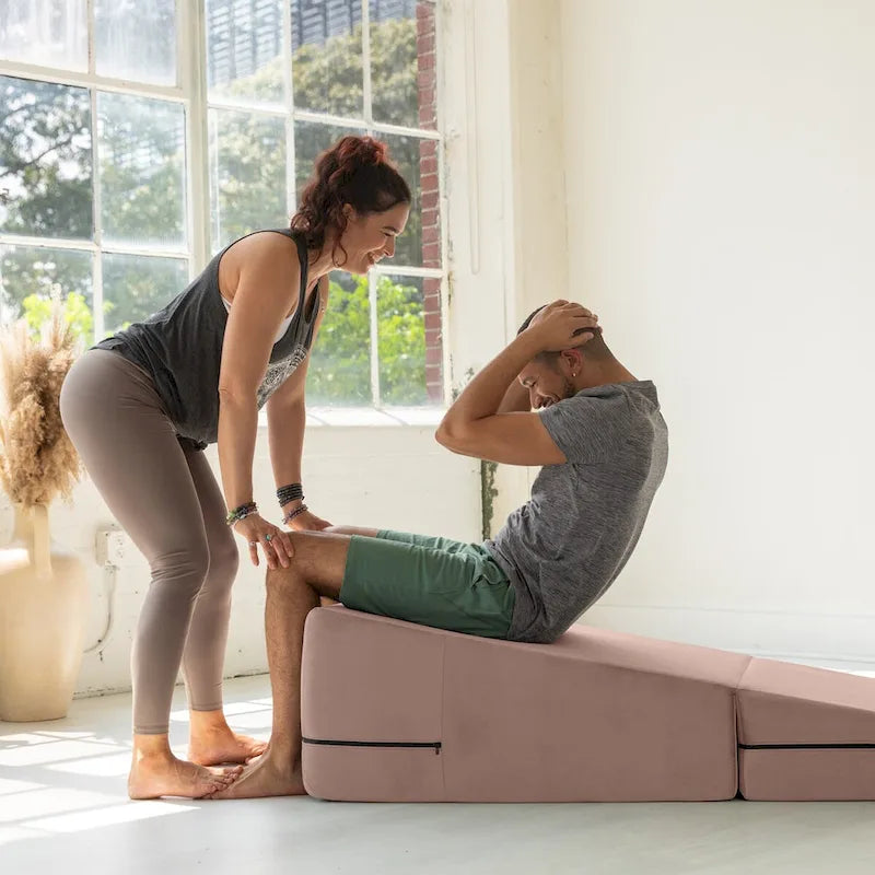 Verstellbare Yoga-Rampe aus Schaumstoff und Bettbank mit Microvelours-Bezug
