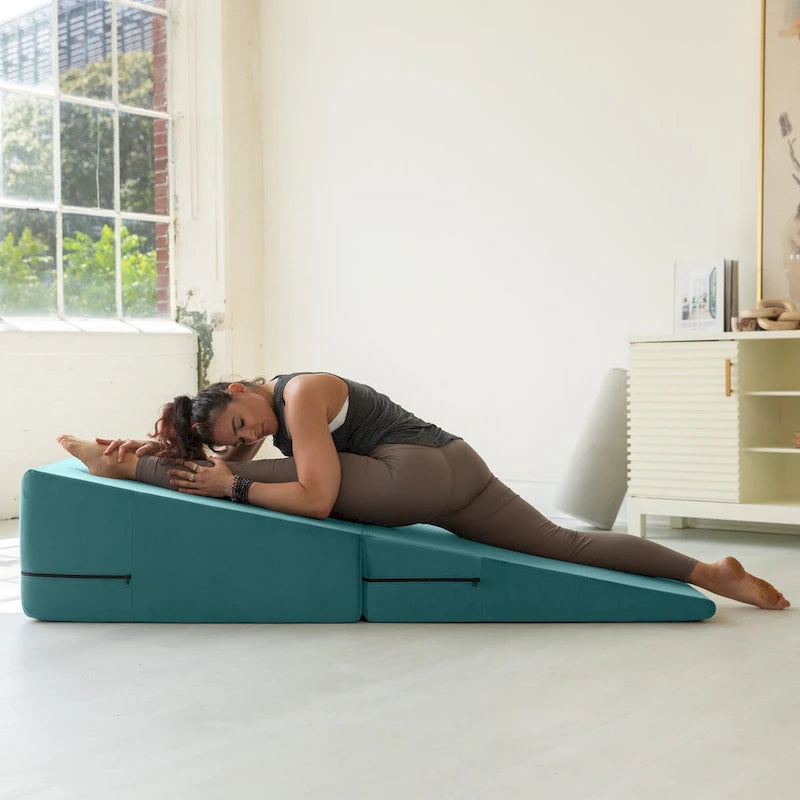 Verstellbare Yoga-Rampe aus Schaumstoff und Bettbank mit Microvelours-Bezug