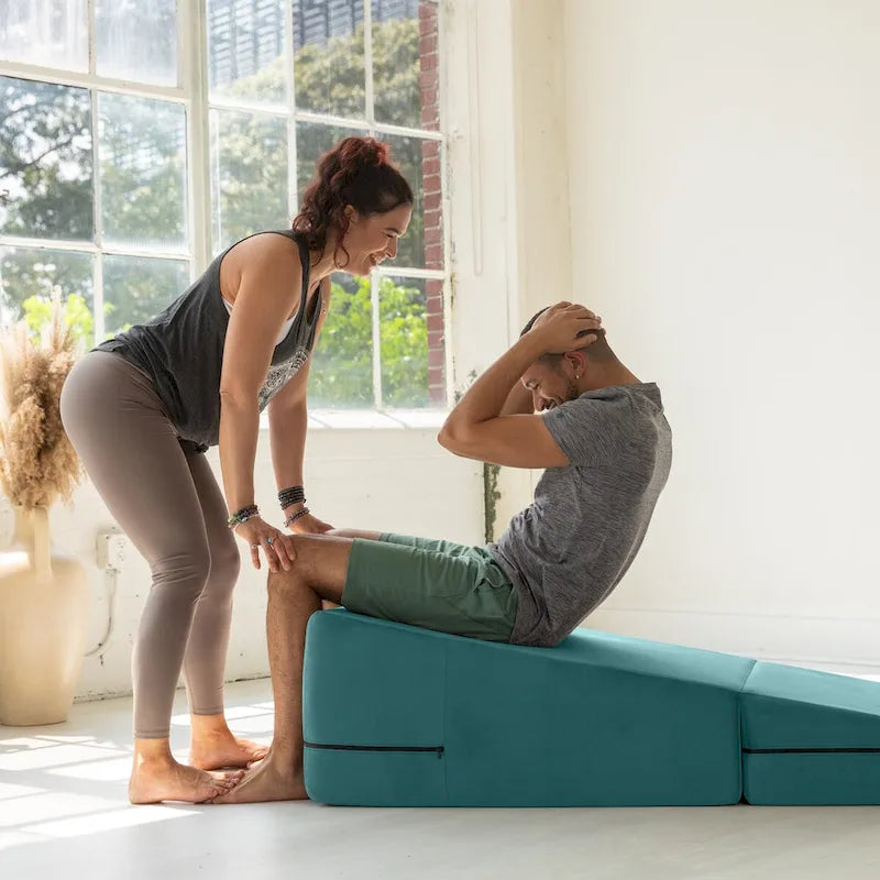 Verstellbare Yoga-Rampe aus Schaumstoff und Bettbank mit Microvelours-Bezug