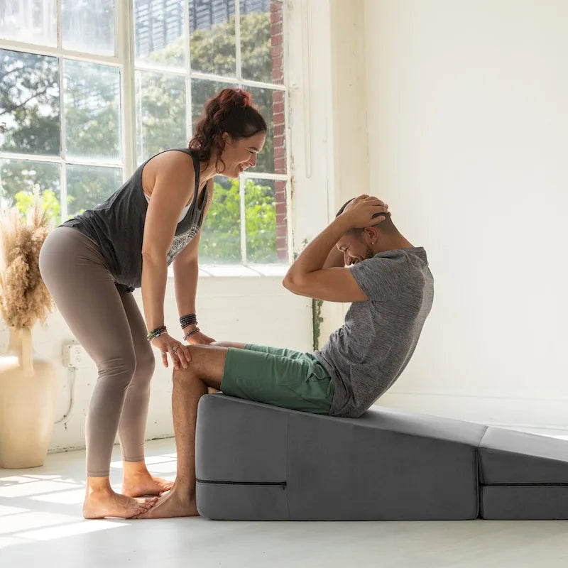 Verstellbare Yoga-Rampe aus Schaumstoff und Bettbank mit Microvelours-Bezug