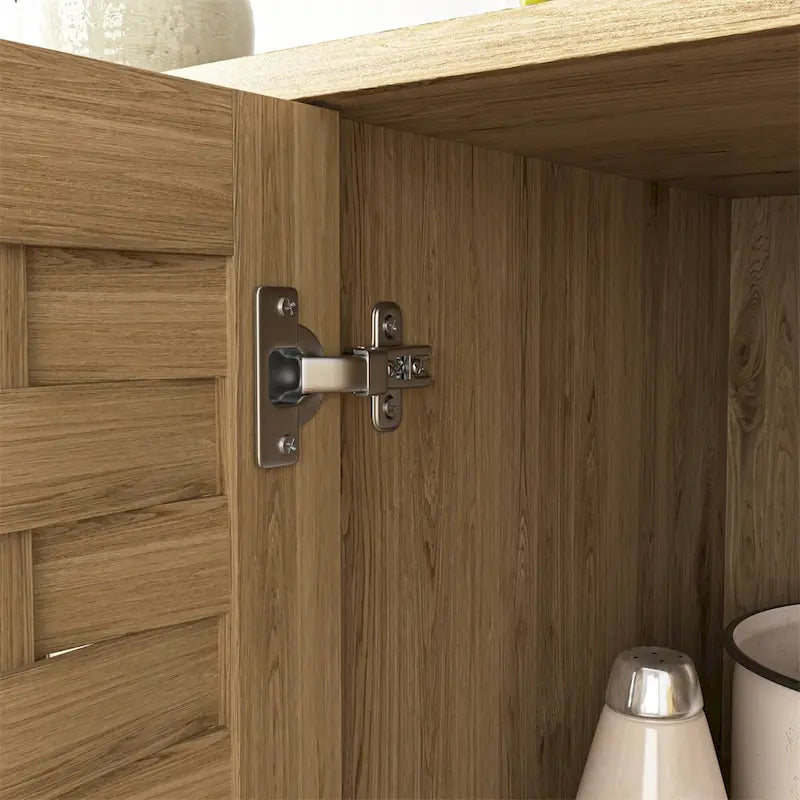 Sideboard mit 3 Türen, geflochtenen Türfüllungen und goldenen Griffen